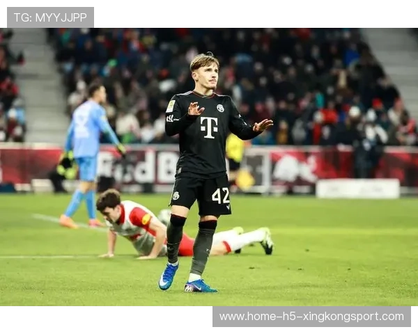 拜仁新星Aznu训练问题发酵，“才华＋态度”成为讨论焦点