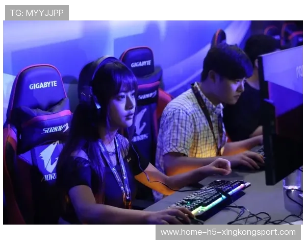 电竞迷全程屏息 电竞迷全程屏息